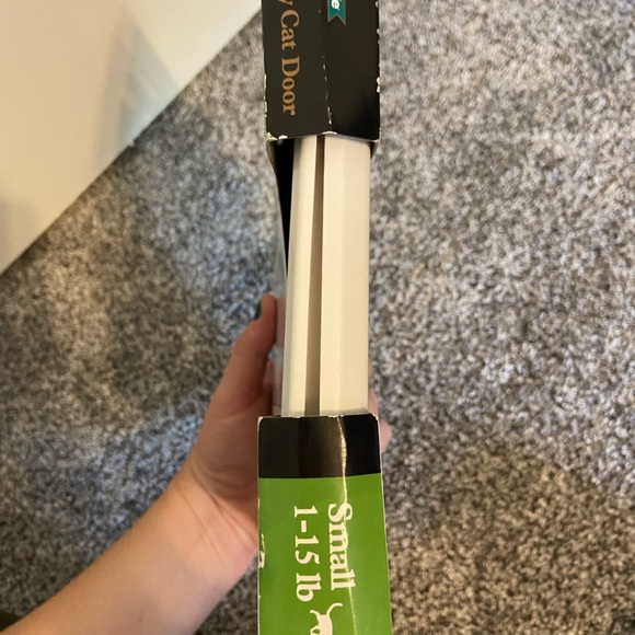 PetSafe 2-Way Cat Flap Indoor Pet Door Small Petite 1-15 lbs Manual Slide Lock - Picture 4 of 9